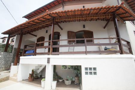 Casa à venda com 318m², 5 quartos e 2 vagasFrente da Casa
