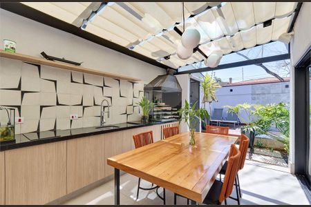 Casa à venda com 4 quartos, 300m² em Santo Amaro, São Paulo