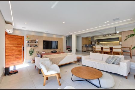 Casa à venda com 4 quartos, 300m² em Santo Amaro, São Paulo