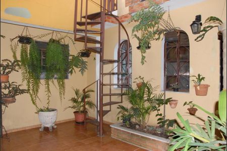 Casa à venda com 4 quartos, 240m² em Vila Anadir, São Paulo