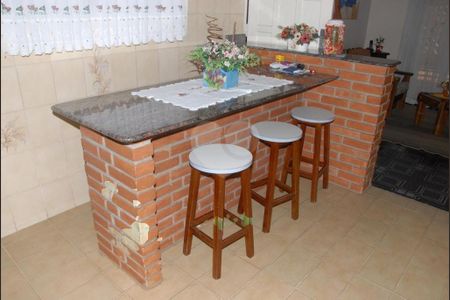 Casa à venda com 4 quartos, 240m² em Vila Anadir, São Paulo