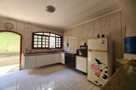 Casa à venda com 200m², 3 quartos e 4 vagas Casa à venda com 200m², 3 quartos e 4 vagasCozinha