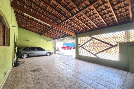 Casa à venda com 200m², 3 quartos e 4 vagas Casa à venda com 200m², 3 quartos e 4 vagasGaragem