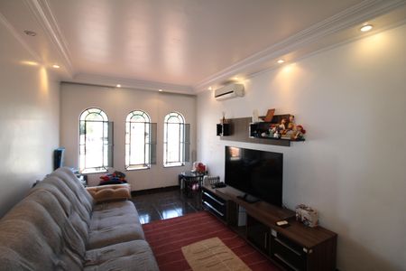 Casa à venda com 137m², 3 quartos e 2 vagasSala