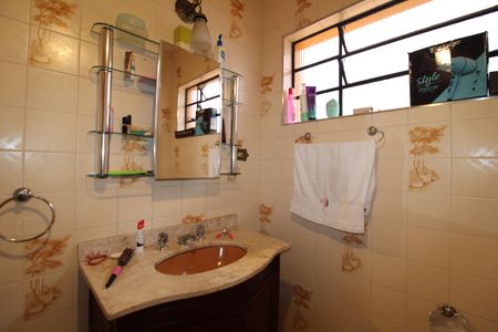 Casa à venda com 137m², 3 quartos e 2 vagasBanheiro 2