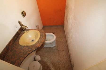 Casa à venda com 137m², 3 quartos e 2 vagasBanheiro 1