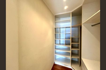 Casa à venda com 427m², 4 quartos e 5 vagas Casa à venda com 427m², 4 quartos e 5 vagasSuíte 3