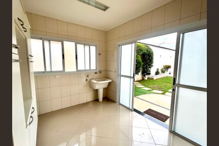 Casa à venda com 427m², 4 quartos e 5 vagas Casa à venda com 427m², 4 quartos e 5 vagasÁrea de Serviço