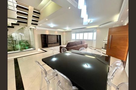 Casa à venda com 427m², 4 quartos e 5 vagas Casa à venda com 427m², 4 quartos e 5 vagasSala