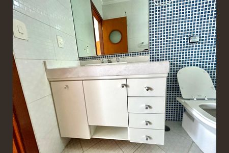 Casa à venda com 427m², 4 quartos e 5 vagas Casa à venda com 427m², 4 quartos e 5 vagasBanheiro da Suíte 2