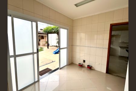 Casa à venda com 427m², 4 quartos e 5 vagas Casa à venda com 427m², 4 quartos e 5 vagasÁrea de Serviço