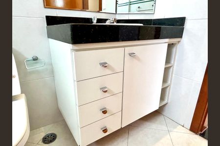 Casa à venda com 427m², 4 quartos e 5 vagas Casa à venda com 427m², 4 quartos e 5 vagasBanheiro 1