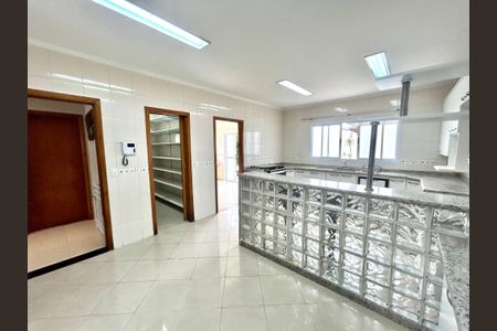 Casa à venda com 427m², 4 quartos e 5 vagas Casa à venda com 427m², 4 quartos e 5 vagasCozinha