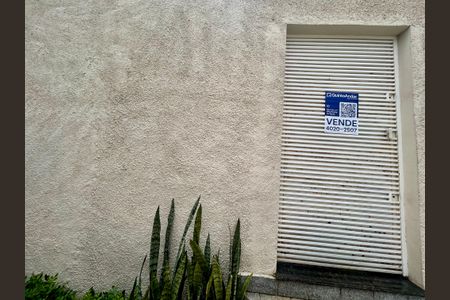 Casa à venda com 427m², 4 quartos e 5 vagas Casa à venda com 427m², 4 quartos e 5 vagasPlaca