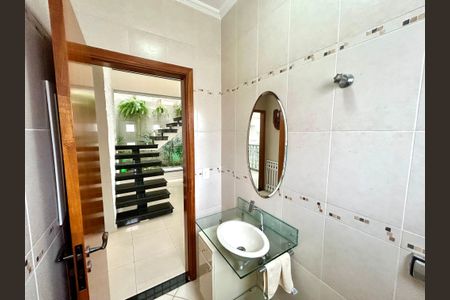 Casa à venda com 427m², 4 quartos e 5 vagas Casa à venda com 427m², 4 quartos e 5 vagasLavabo 1