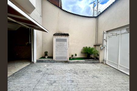 Casa à venda com 427m², 4 quartos e 5 vagas Casa à venda com 427m², 4 quartos e 5 vagasGaragem