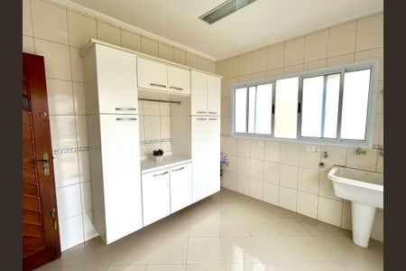 Casa à venda com 427m², 4 quartos e 5 vagas Casa à venda com 427m², 4 quartos e 5 vagasÁrea de Serviço