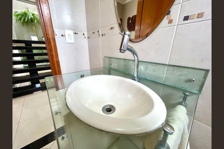 Casa à venda com 427m², 4 quartos e 5 vagas Casa à venda com 427m², 4 quartos e 5 vagasLavabo 1