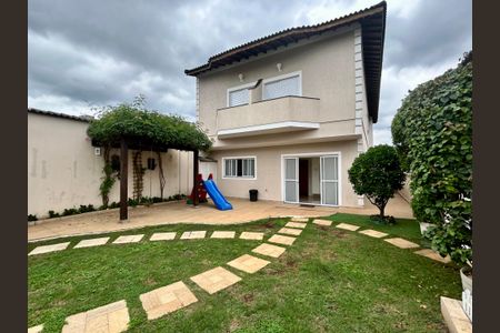 Casa à venda com 427m², 4 quartos e 5 vagas Casa à venda com 427m², 4 quartos e 5 vagasQuintal