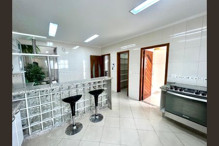 Casa à venda com 427m², 4 quartos e 5 vagas Casa à venda com 427m², 4 quartos e 5 vagasCozinha