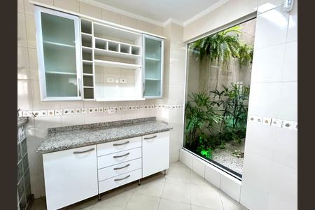 Casa à venda com 427m², 4 quartos e 5 vagas Casa à venda com 427m², 4 quartos e 5 vagasCozinha