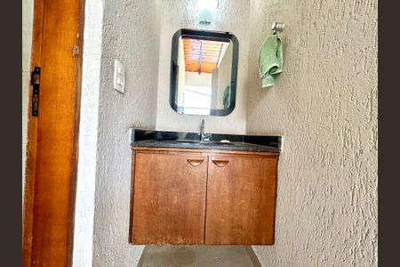 Casa à venda com 427m², 4 quartos e 5 vagas Casa à venda com 427m², 4 quartos e 5 vagasBanheiro 2