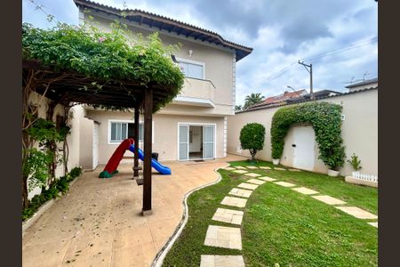 Casa à venda com 427m², 4 quartos e 5 vagas Casa à venda com 427m², 4 quartos e 5 vagasQuintal