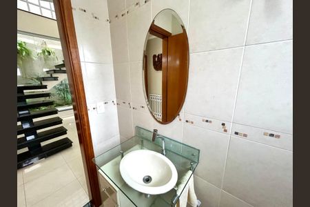 Casa à venda com 427m², 4 quartos e 5 vagas Casa à venda com 427m², 4 quartos e 5 vagasLavabo 1