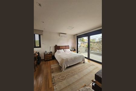 Casa à venda com 4 quartos, 300m² em Vila Inah, São Paulo