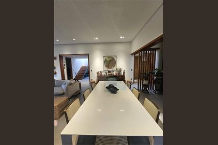 Casa à venda com 4 quartos, 300m² em Vila Inah, São Paulo