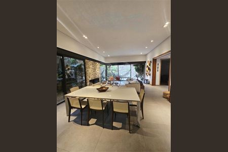 Casa à venda com 4 quartos, 300m² em Vila Inah, São Paulo