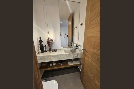 Casa à venda com 4 quartos, 300m² em Vila Inah, São Paulo