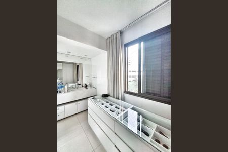 Apartamento à venda com 160m², 3 quartos e 3 vagas Apartamento à venda com 160m², 3 quartos e 3 vagasCloset da suíte