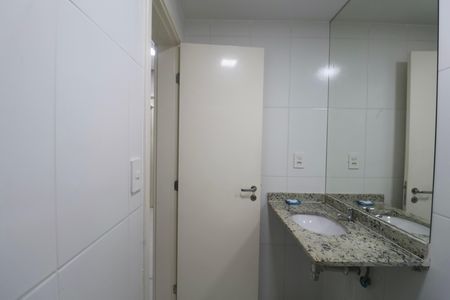 Apartamento para alugar com 140m², 2 quartos e 2 vagas Apartamento para alugar com 140m², 2 quartos e 2 vagasBanheiro da Suíte