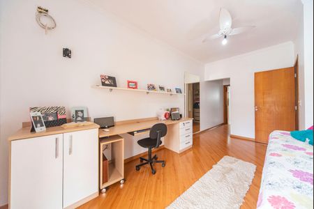 Casa à venda com 322m², 4 quartos e 4 vagasSuíte 2