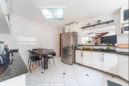 Casa à venda com 322m², 4 quartos e 4 vagasCozinha