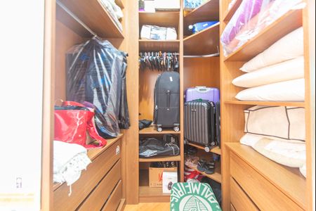 Casa à venda com 322m², 4 quartos e 4 vagasCloset Suíte 1