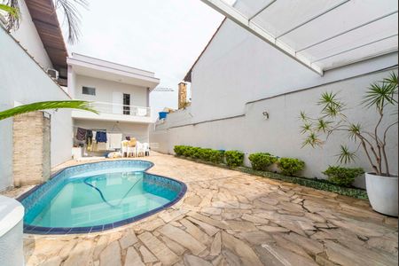 Casa à venda com 322m², 4 quartos e 4 vagasPiscina