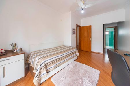 Casa à venda com 322m², 4 quartos e 4 vagasSuíte 1