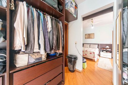 Casa à venda com 322m², 4 quartos e 4 vagasCloset Suíte 3