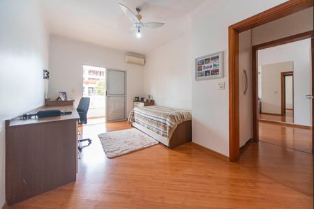 Casa à venda com 322m², 4 quartos e 4 vagasSuíte 1