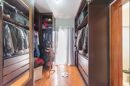 Casa à venda com 322m², 4 quartos e 4 vagasCloset Suíte 3