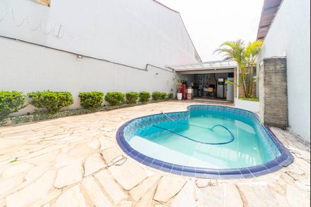 Casa à venda com 322m², 4 quartos e 4 vagasPiscina