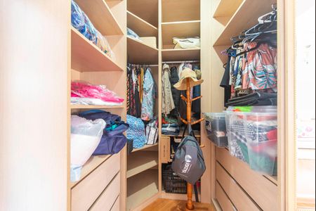 Casa à venda com 322m², 4 quartos e 4 vagasCloset da Suíte 2