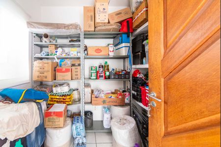 Casa à venda com 322m², 4 quartos e 4 vagasDepósito e Despensa