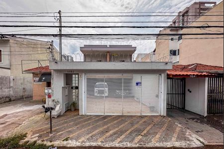 Casa à venda com 322m², 4 quartos e 4 vagasFachada