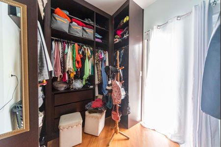 Casa à venda com 322m², 4 quartos e 4 vagasCloset Suíte 3