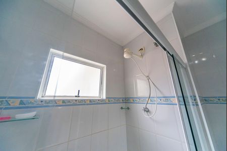 Casa à venda com 322m², 4 quartos e 4 vagasBanheiro do Suíte 2