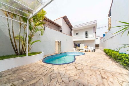 Casa à venda com 322m², 4 quartos e 4 vagasPiscina