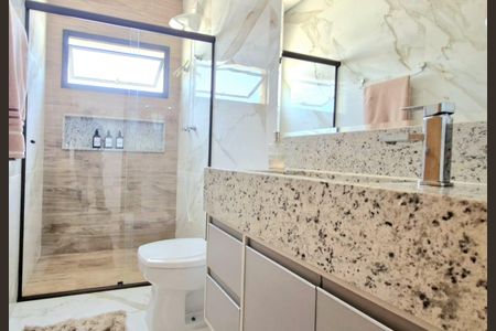 Casa de condomínio à venda com 360m², 3 quartos e 2 vagasBanheiro da Suíte 